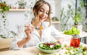Okiem dietetyka: wiosenne produkty sezonowe są smaczne i korzystne dla zdrowia
