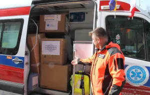Karetka i bus ze sprzętem medycznym za milion złotych dla Ukrainy