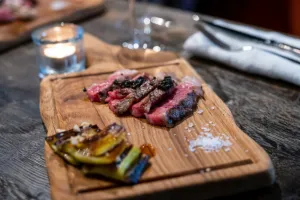 Kawior, szampan i wołowina. Kolacja degustacyjna w Crazy Butcher