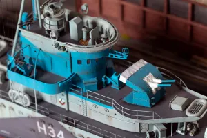 Model ORP Błyskawica do złożenia. Można go kupić w Muzeum Marynarki Wojennej