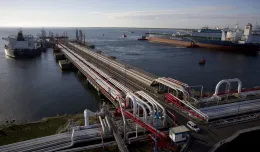 Przez gdański Naftoport płynie ropa do Niemiec. Naftowe sankcje na Rosję