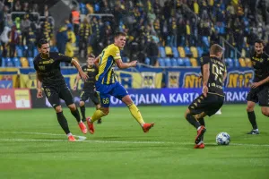 Czy Arka Gdynia i Widzew Łódź w walce o awans motywują inne drużyny?