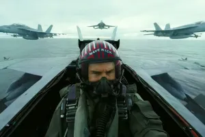 Recenzja filmu "Top Gun: Maverick". Zapnijcie pasy. Tom Cruise zaprasza na pokład