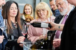 Darmowa degustacja włoskich win w stoczniowej hali