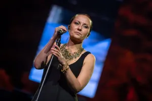 Muzyka filmowa w Operze Leśnej. Na scenie Paulina Przybysz i Justyna Święs
