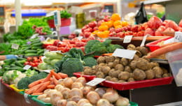Pestycydy i plastik we krwi. Jakie kupujemy warzywa i owoce?