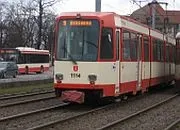 Linia 11: tłok na przystankach, tłok w tramwajach