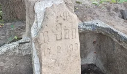 Trzeci dziecięcy grób sprzed lat na cmentarzu Ujeścisko