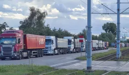 Ciężarówki znów blokują ruch na Marynarki Polskiej