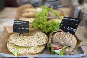 Kanapki, bajgle i panini na wynos. Ceny i składniki w Trójmieście