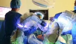 Robot operuje raka prostaty na NFZ. 