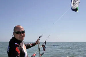 Gdańszczanin gotowy do wypłynięcia na latawcu