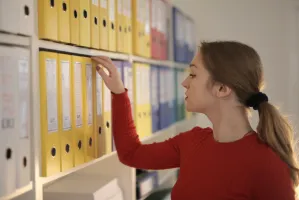 Oferty pracy biurowej w Gdańsku. Jakich pracowników szukają firmy?
