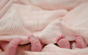 Bliźniaki z różną datą narodzin przyszły na świat w UCK