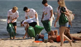 Pół tony śmieci zebranych z plaż. Powstanie rzeźba z odpadów