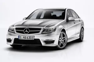 Muskularny mercedes i lexus z telewizorem