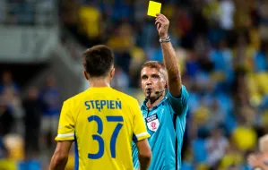 Arka Gdynia gra ostrzej. Piłkarze oglądają więcej żółtych kartek