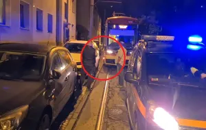 Parkowanie "na dwa palce" blokuje tramwaje