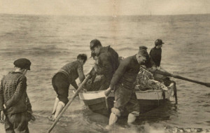 Rybacy łowią ryby, naziści polują na Żydów