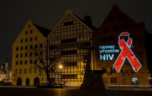 Coraz więcej przypadków HIV. O testowaniu przypomni kokarda