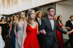 Studniówka 2023. Ile kosztuje? "Nawet tysiąc za bal"