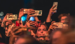 Telefony na koncertach: przekleństwo czy znak czasów?