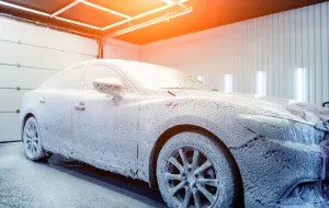 Mycie samochodu zimą. Czy można myć auto na mrozie?
