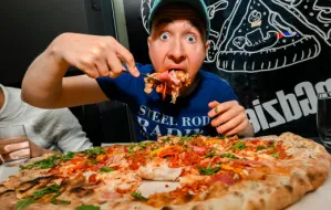 Czeski youtuber zjadł 4 kg pizzy w 39 minut
