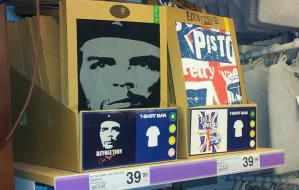 Koszulki z komunistami w supermarkecie
