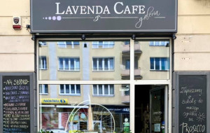 Lavenda Cafe bez szyldu. Spór o estetykę