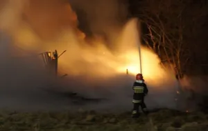 Pożar byłej jednostki wojskowej w Gdyni