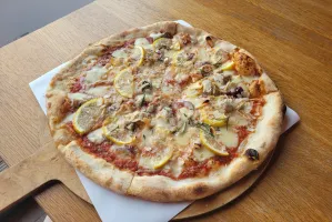 Pizza z dorszem czy łososiem? Smaczne pizze z rybą w Trójmieście