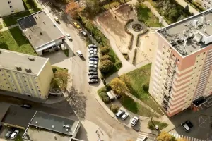 Kompromis. Będą i drzewa, i parking