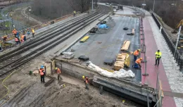 Brak asfaltu opóźnia remont wiaduktu