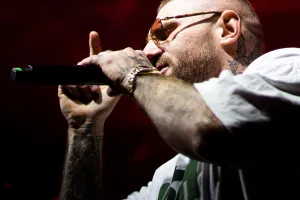 Chaotyczny koncert Kiza w B90