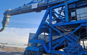 Maszyna o masie 400 ton w OT Port Gdynia