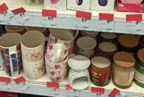Erotyczne zabawki na wysokości wzroku dziecka