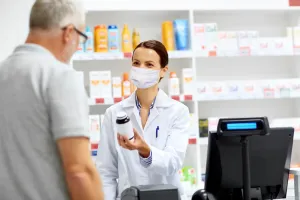 Homeopatia powinna być dostępna w aptece? "Bezwartościowe preparaty"