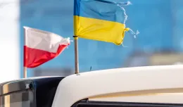 Zniszczone flagi Polski i Ukrainy na autobusach i tramwajach