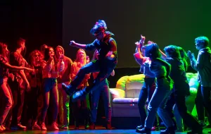 Problemy nastolatków zagrane przez młodzież Młodego Teatru Szekspirowskiego