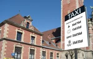 Tablice z cenami taksówek pomogłyby turystom