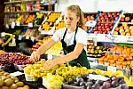 Praca na wakacje dla młodzieży - oferty, zarobki, korzyści