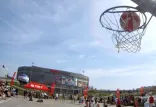 Koszykówka na parkingu. Wielki turniej streetballa