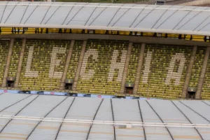 Lechia Gdańsk zalega z wypłatami nie tylko piłkarzom. Pracownicy też bez pensji