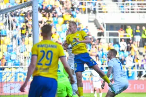 Arka Gdynia bardziej się zabezpieczyła. Trener wzywa do pokory zamiast euforii