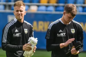 Arka Gdynia. Daniel Kajzer wrócił do bramki. Da baraże?