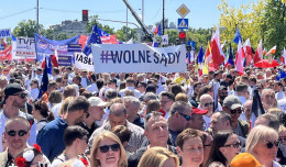 Politycy i mieszkańcy z Trójmiasta na marszu opozycji w Warszawie