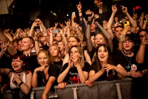 Po prostu maszyna - rewelacyjny koncert Three Days Grace w B90