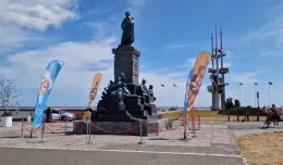 Pomnik Adama Mickiewicza w Gdyni. To kopia dla promocji