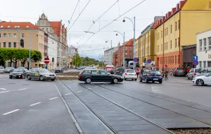Przejazdy przez torowiska tramwajowe zmienią nawierzchnię